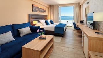Superior room with balcony and sea view | In-room safe, desk, free WiFi, bed sheets