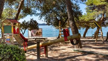 Außen-Kinderspielplatz