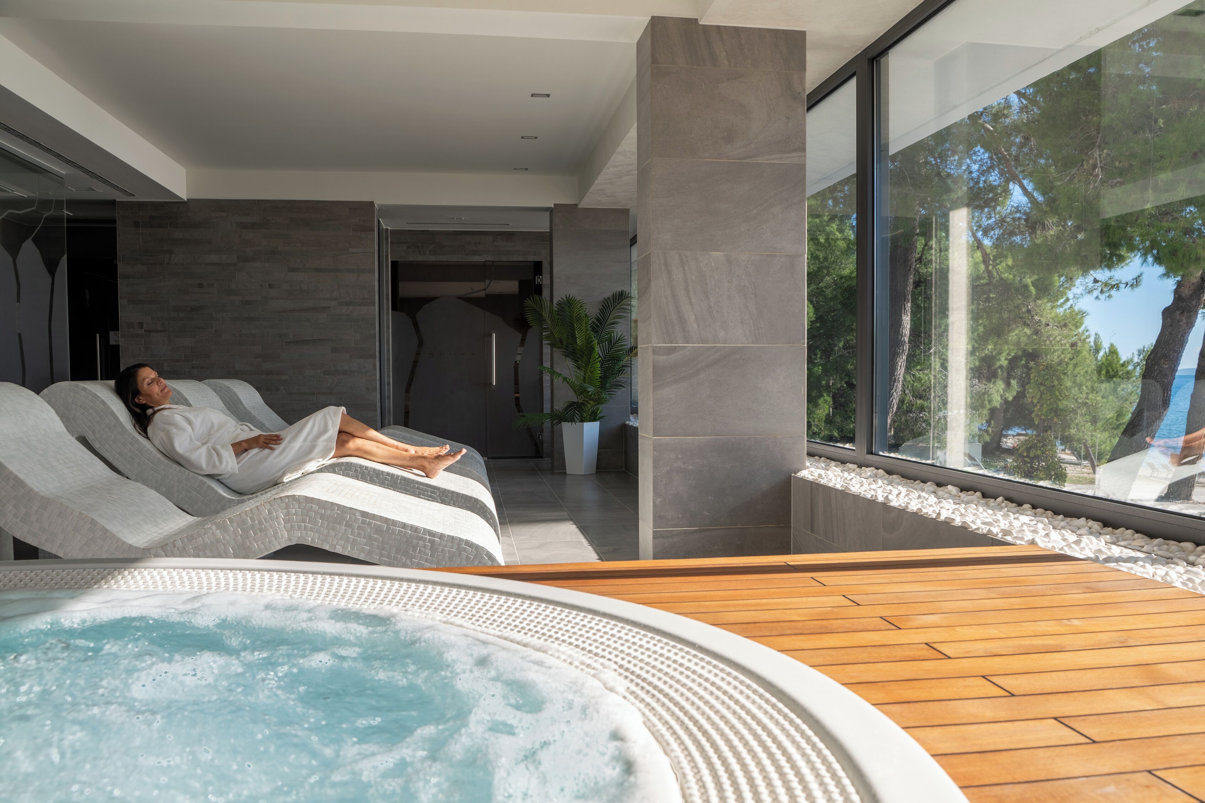 Couples treatment room(s), sauna, hot tub, steam room, body treatments