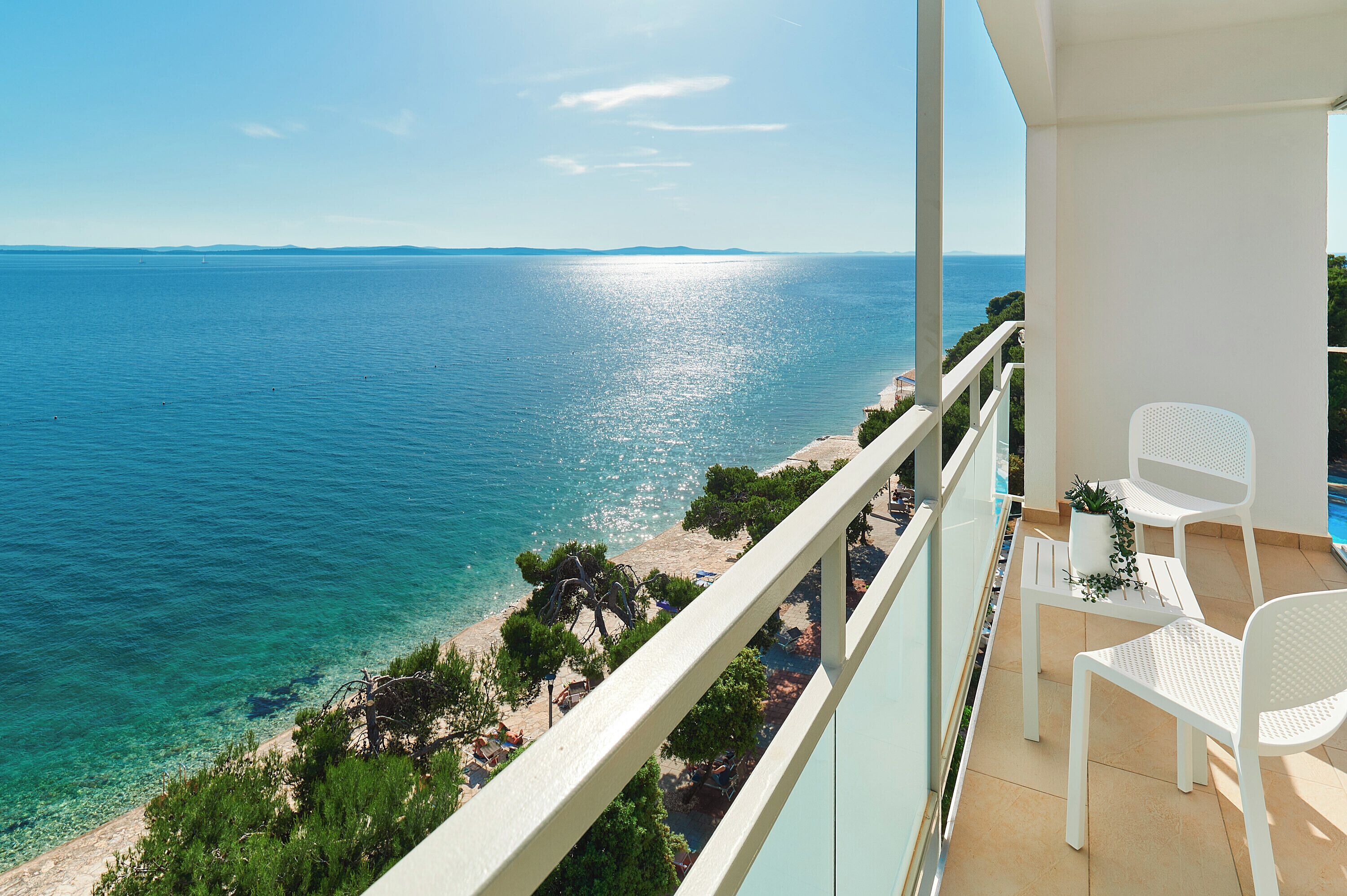Superior room with balcony and sea view | Blick vom Balkon
