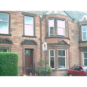 Fachada de la propiedad