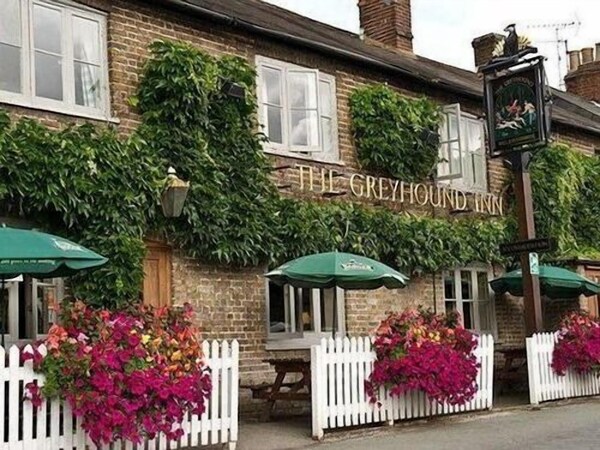 The Greyhound Inn Aldbury - Buckinghamshire