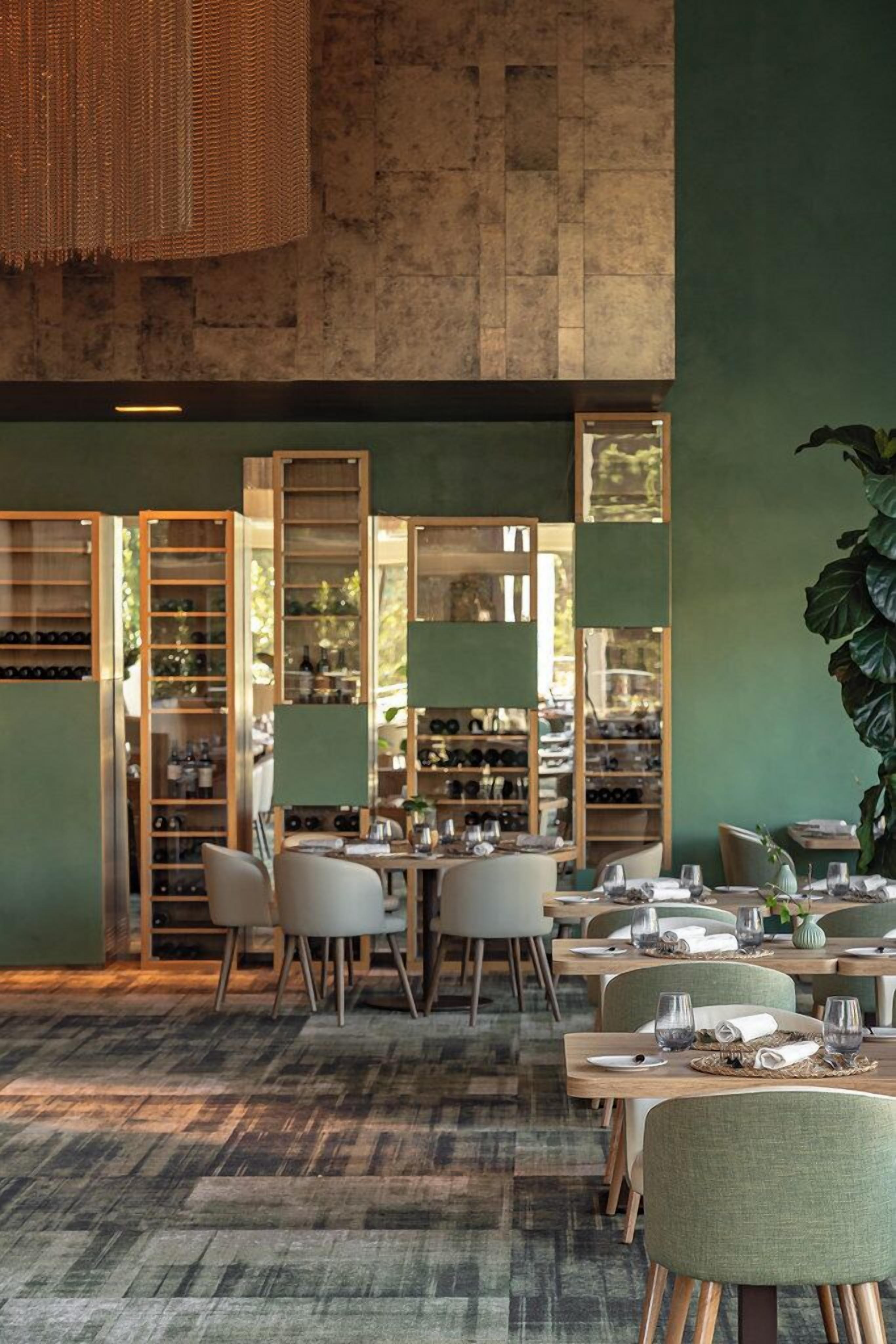 Frukost, lunch och middag serveras