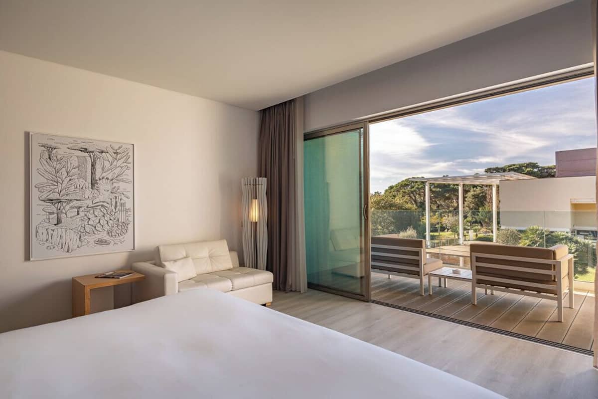 Standard Room, 1 King Bed with Sofa bed | Minibar, in-room safe, desk, laptop workspace