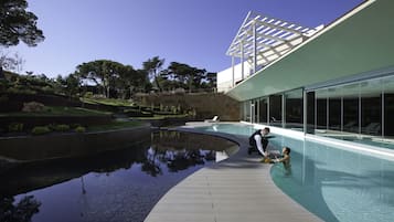 Alberca techada y alberca al aire libre por temporada