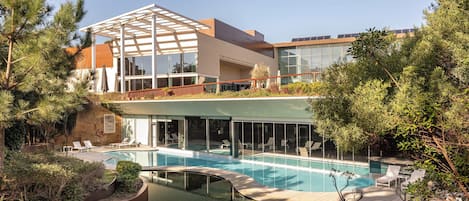 المنشأة من الخارج