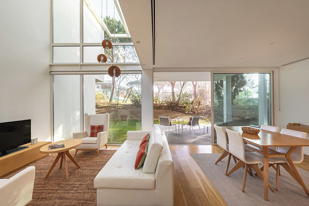 Minibar, värdeförvaringsskåp på rummet och skrivbord