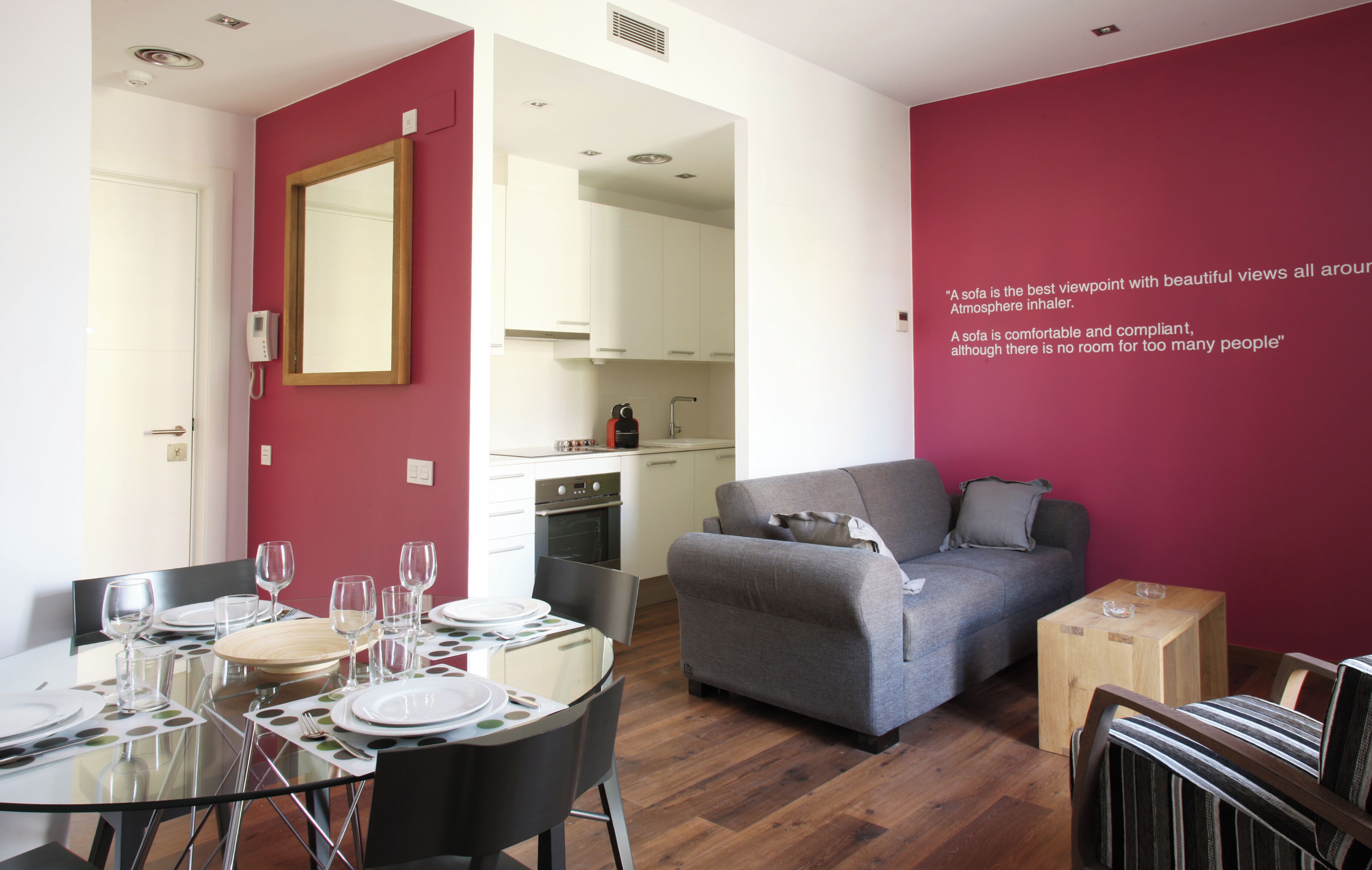 En 21-tommers Flatskjerm-TV med Parabol-TV samt LCD-TV