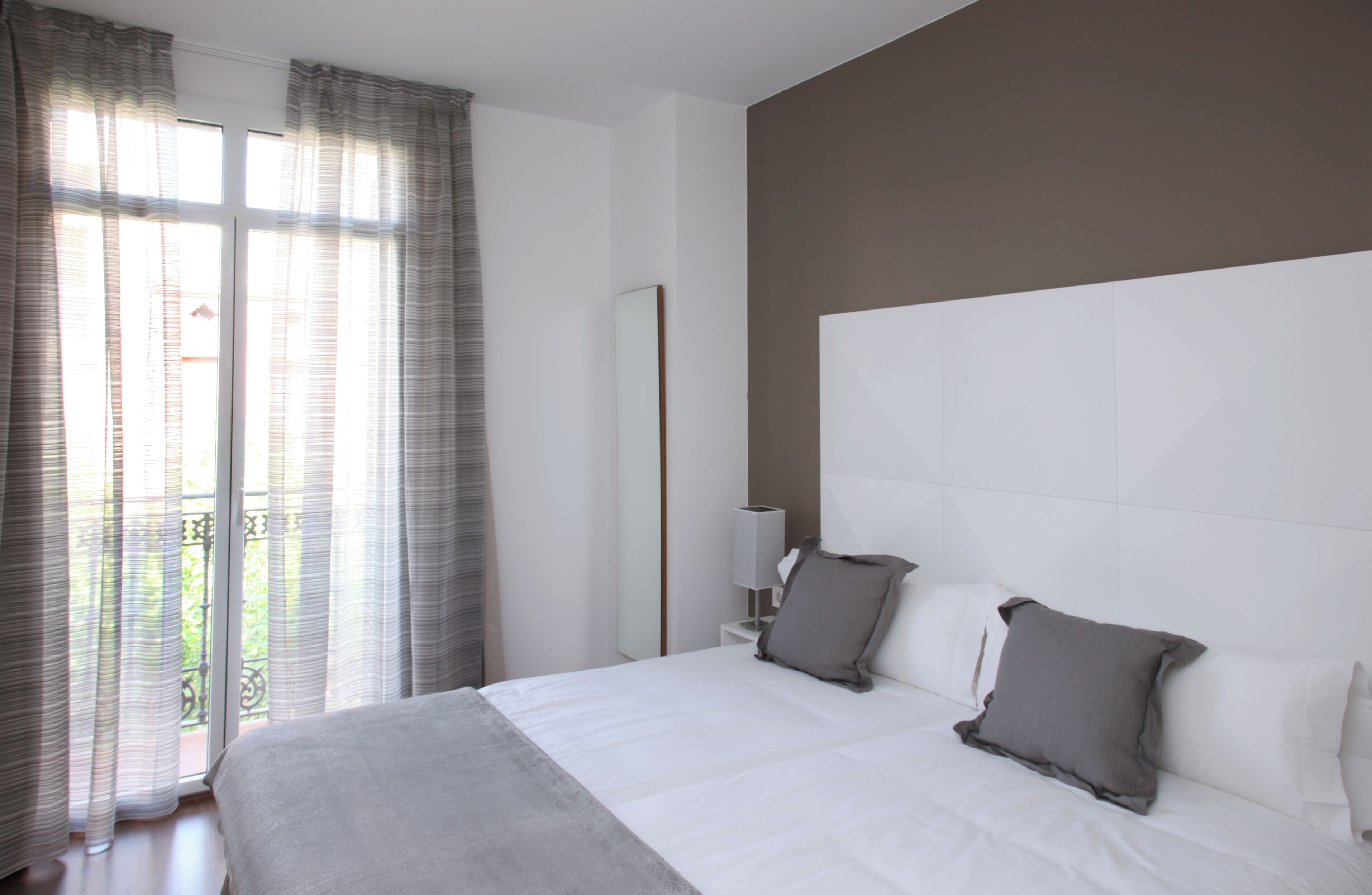 Down comforters, in-room safe, blackout drapes, soundproofing