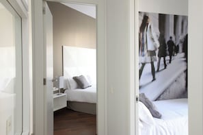2 bedrooms, down comforters, in-room safe, blackout drapes