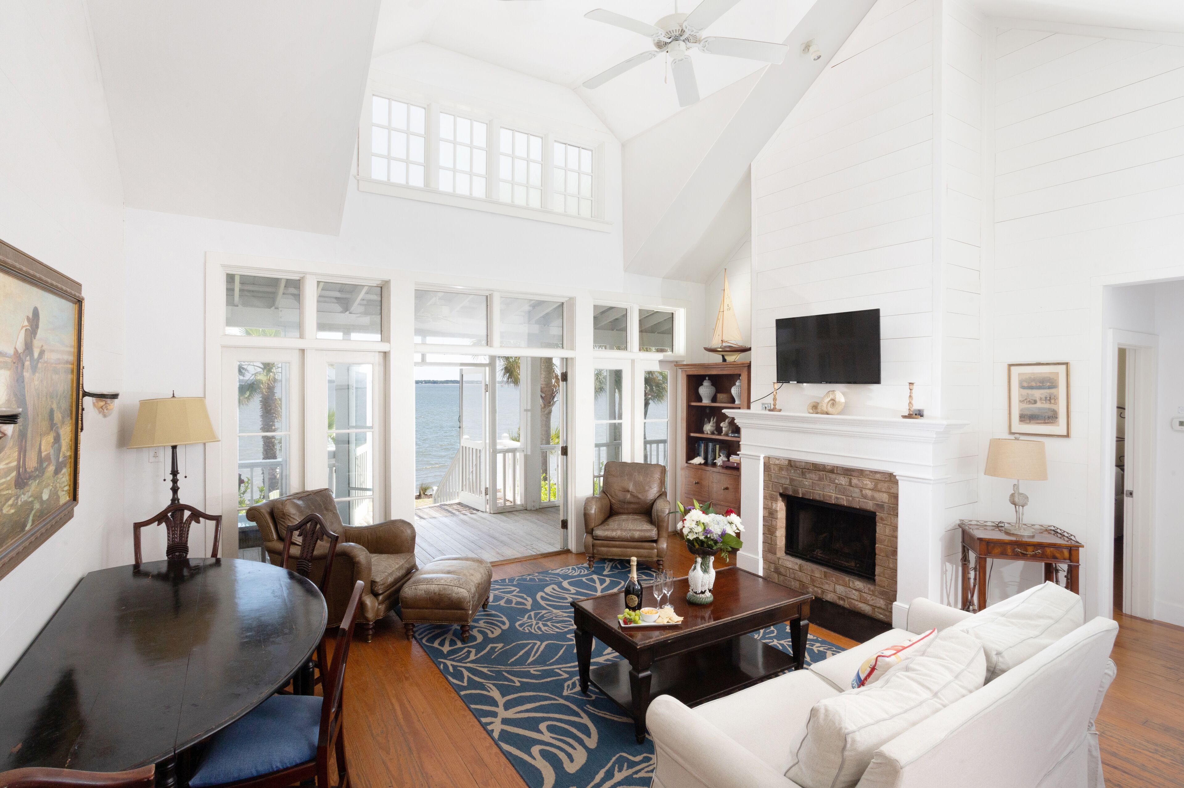 Casa de campo, 2 quartos, vista para o porto | Área de estar | TV de tela plana 35 polegadas com canais a cabo, TV, lareira