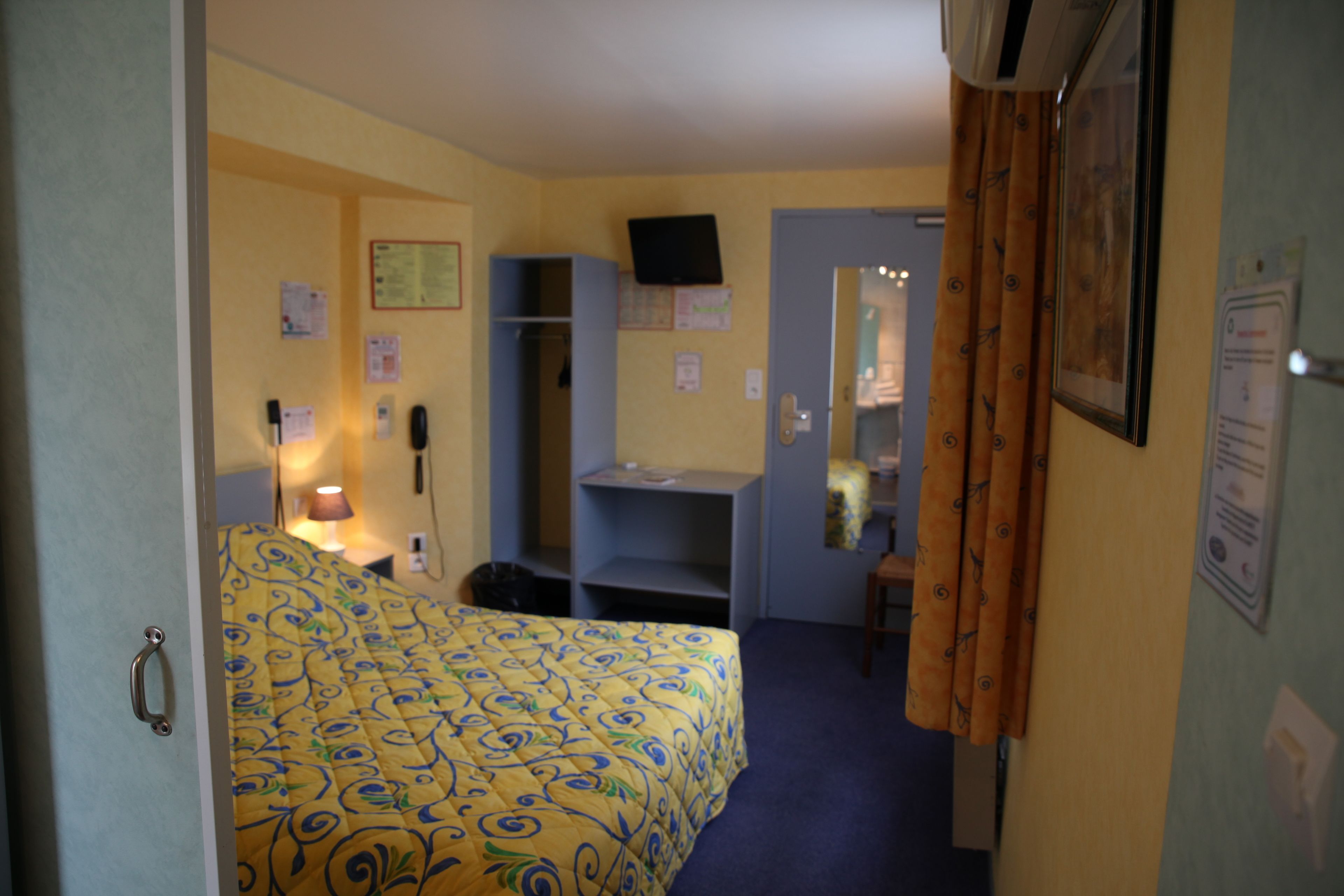 Chambre Double Standard | Bureau, rideaux occultants, chambres insonorisées