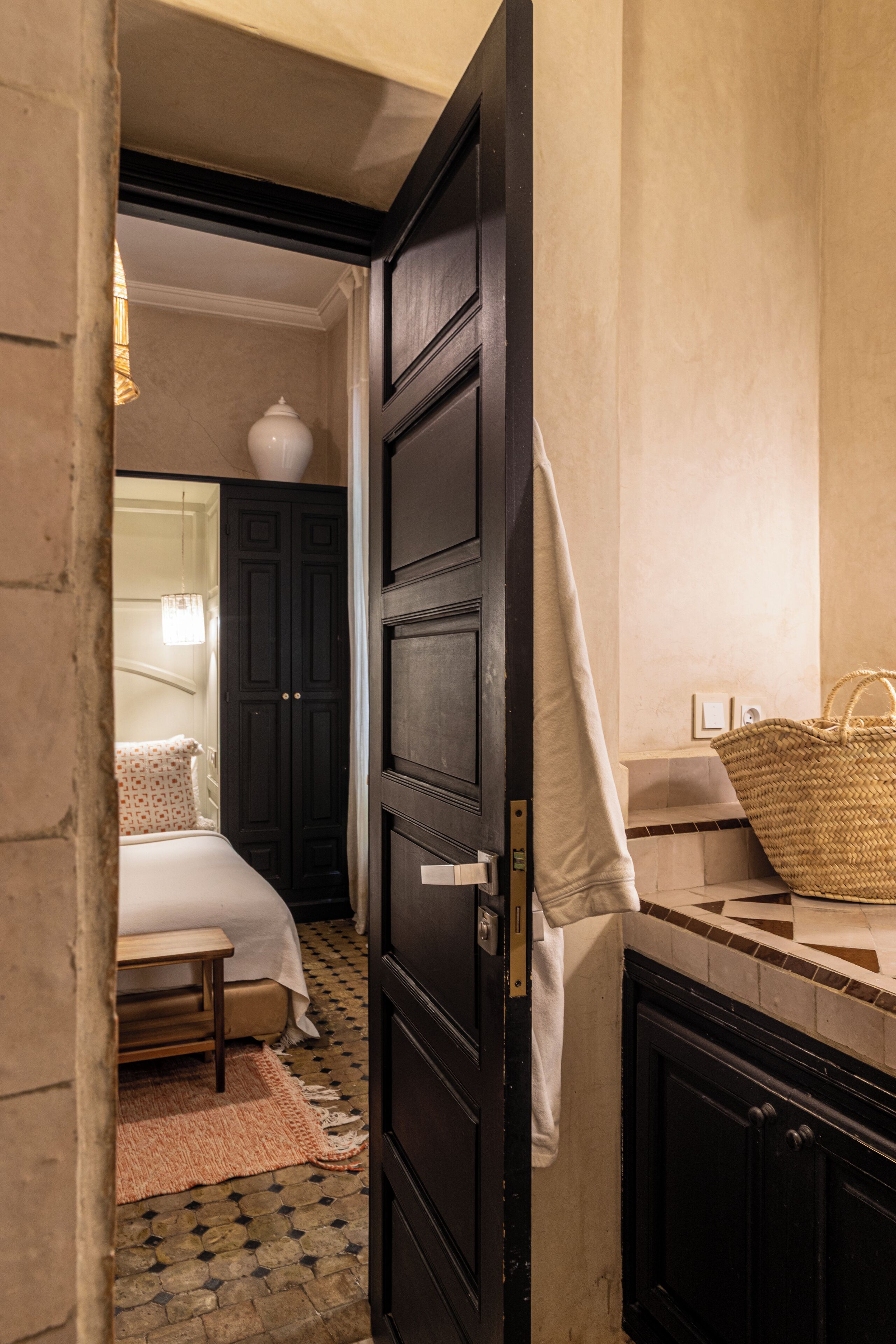 Double Room (Alaouite) | ห้องน้ำ | ของใช้ในห้องน้ำฟรี, ไดร์เป่าผม, เสื้อคลุมอาบน้ำ, รองเท้าสวมภายในห้อง