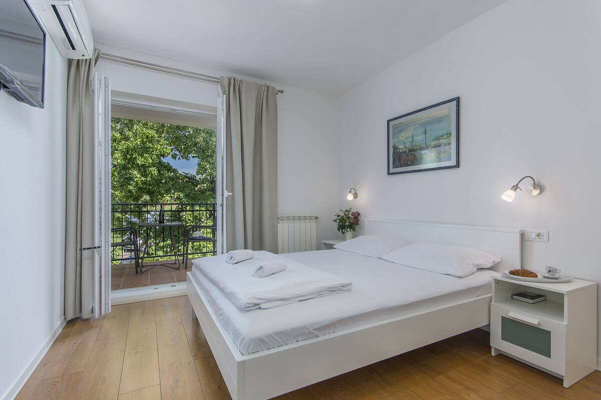 Chambre Double, balcon | Vue sur le jardin