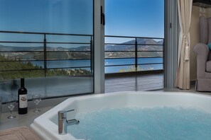 Honeymoon Suite, 1 Bedroom, Hot Tub, Sea View (Pasithea) | Jetted bathtub