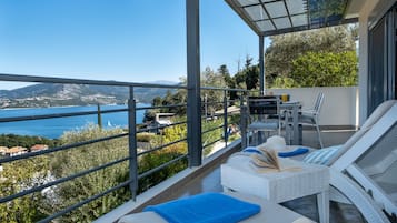 Honeymoon Suite, 1 Bedroom, Hot Tub, Sea View (Pasithea) | Beach/ocean view