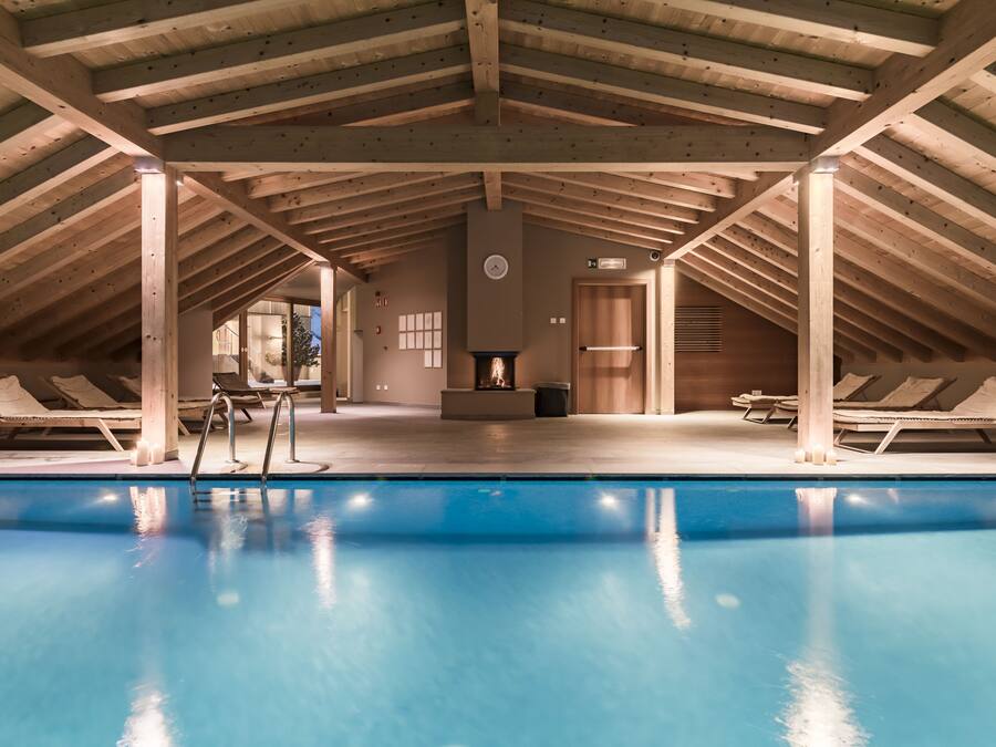Indoor pool, pool loungers