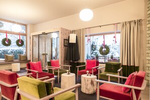 Coin salon dans le hall