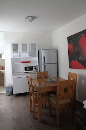 Suite | Essbereich im Zimmer
