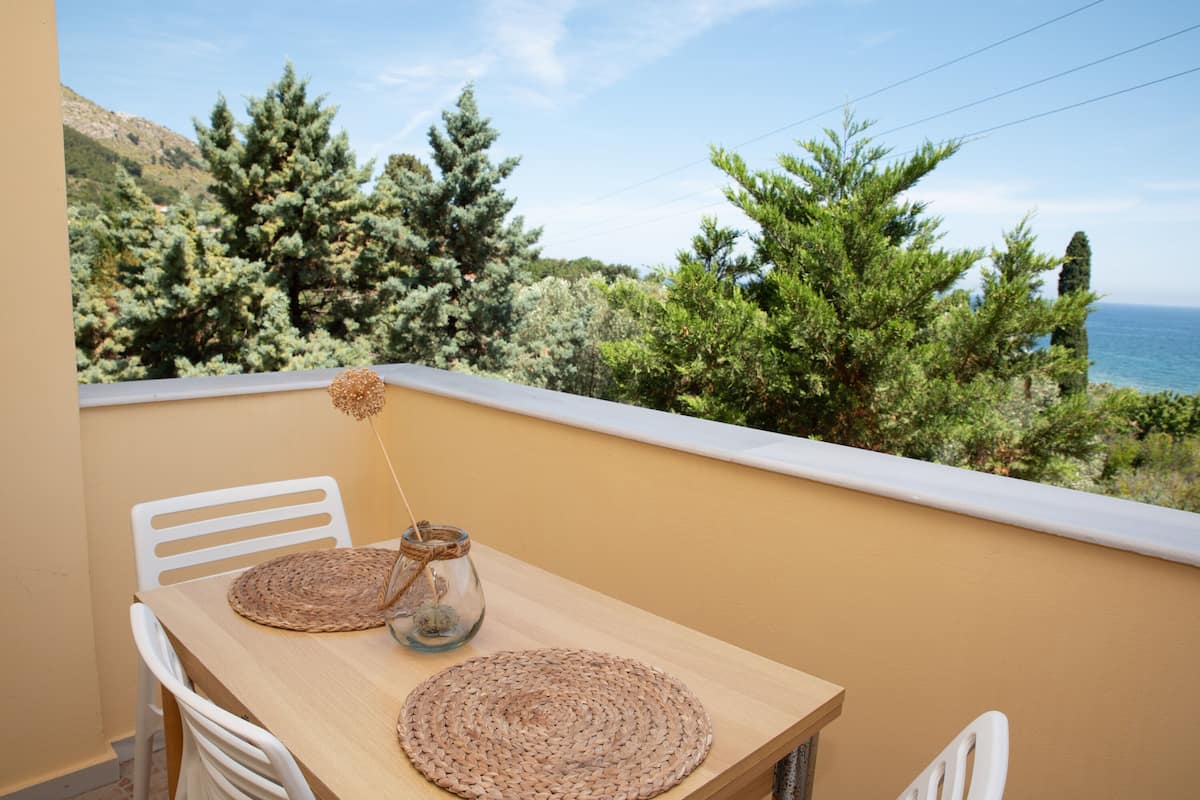 Apartment (Split Level) | Living area | Flat-screen TV, DVD player