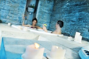 熱水浴缸、蒸氣室、土耳其浴、身體療程、水療、芳香療法