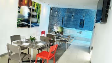 Hot tub, steam room, Turkish bath, body treatments, hydrotherapy