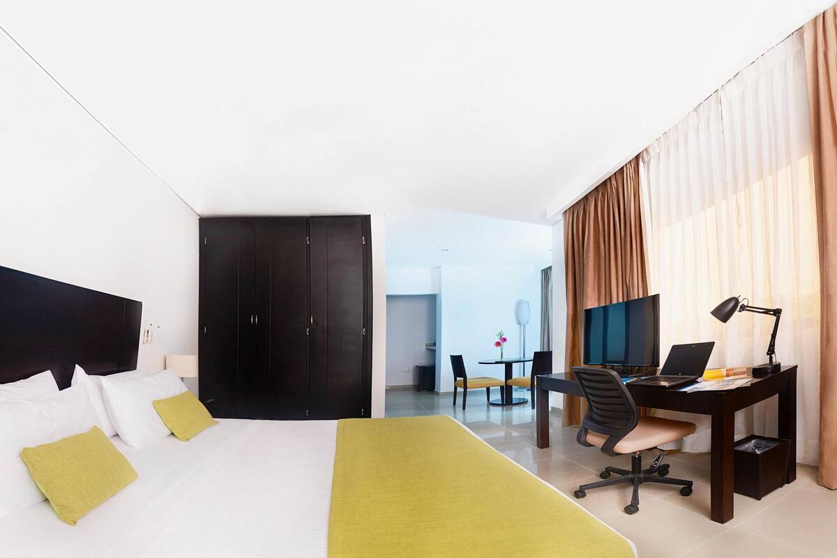 Ropa de cama de alta calidad, camas Select Comfort y minibar