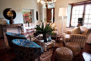 Rom, hageområde (Desmond Tutu) | Oppholdsområde | Peis