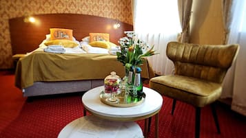 Luksusrom | Sengetøy av topp kvalitet, minibar og safe på rommet