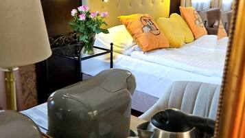 Apartment | Premium bedding, minibar, in-room safe, individually decorated