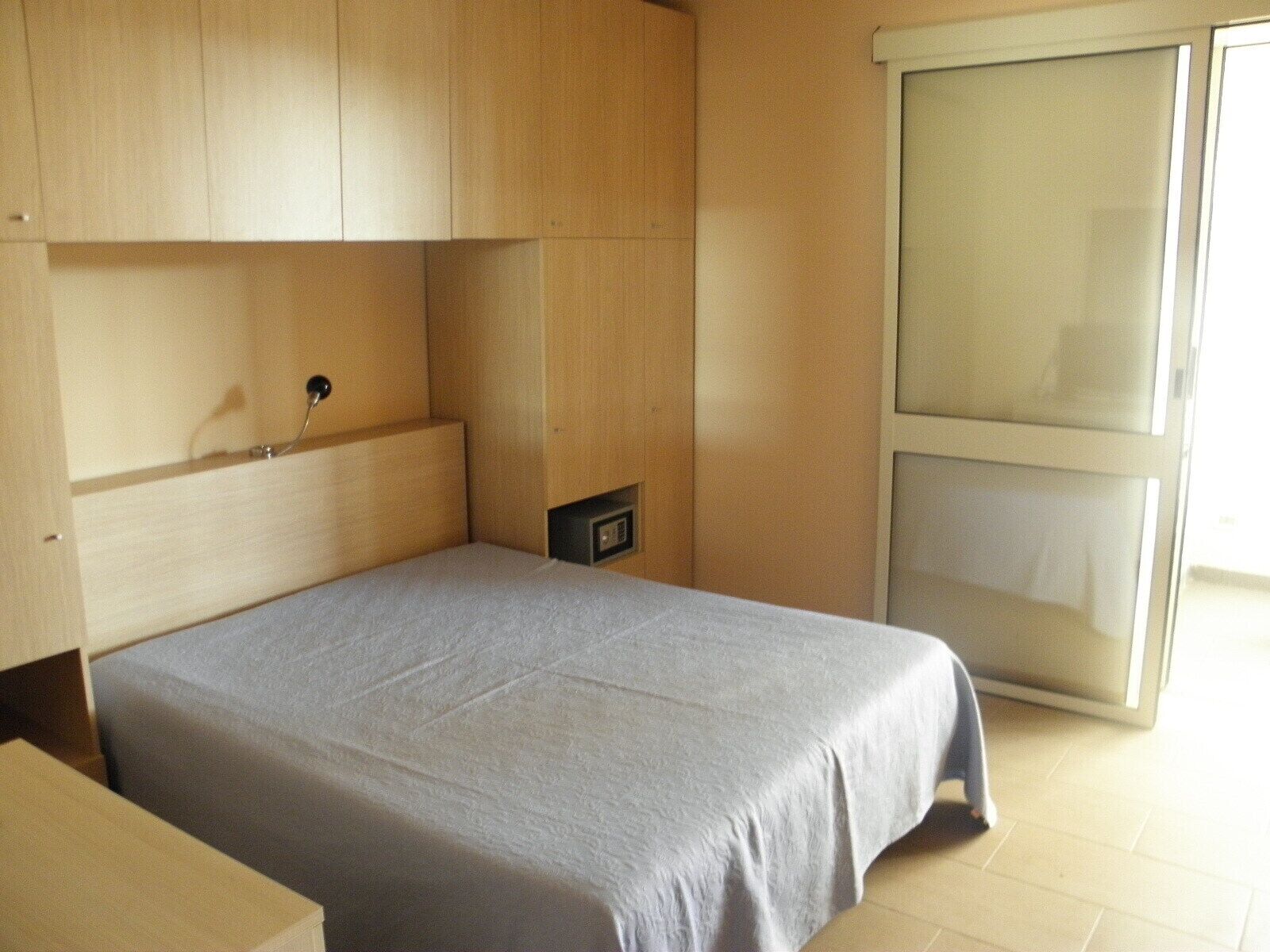 triple room | living area | tv