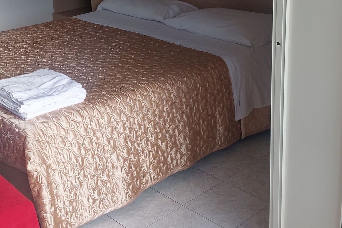 2 slaapkamers, een kluis op de kamer, gratis wifi, beddengoed