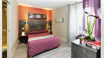 Escritorio, tabla de planchar con plancha y cunas gratuitas