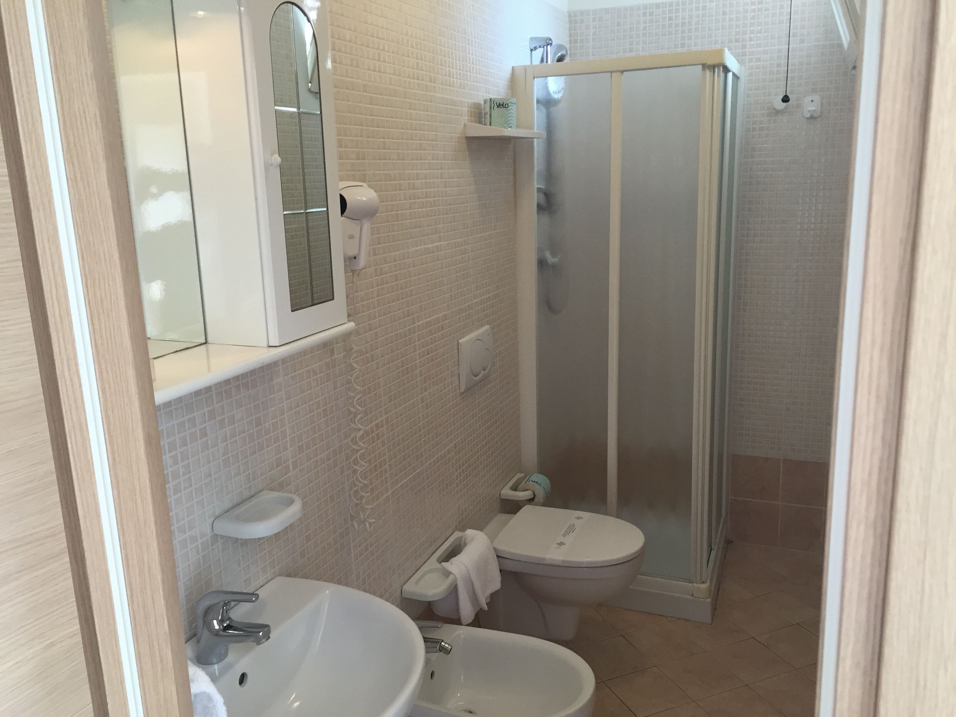 quadruple room | minibar, in-room safe, desk, cots/infant beds