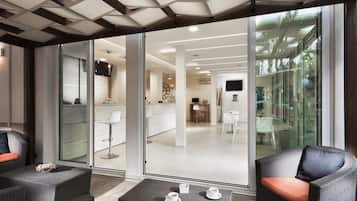 Lobby lounge