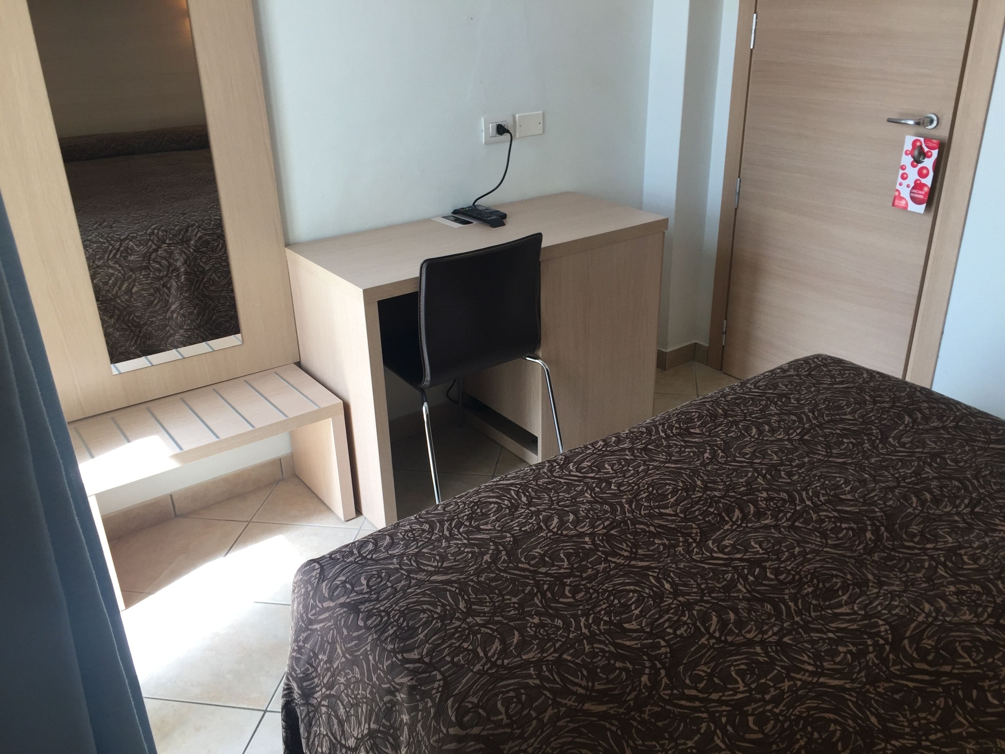 double room single use | minibar, in-room safe, desk, cots/infant beds