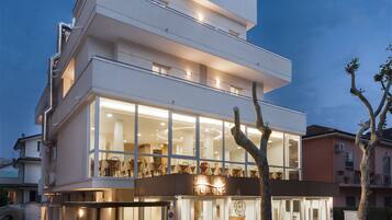 Façade de lâhĂ©bergement - soirĂ©e/nuit