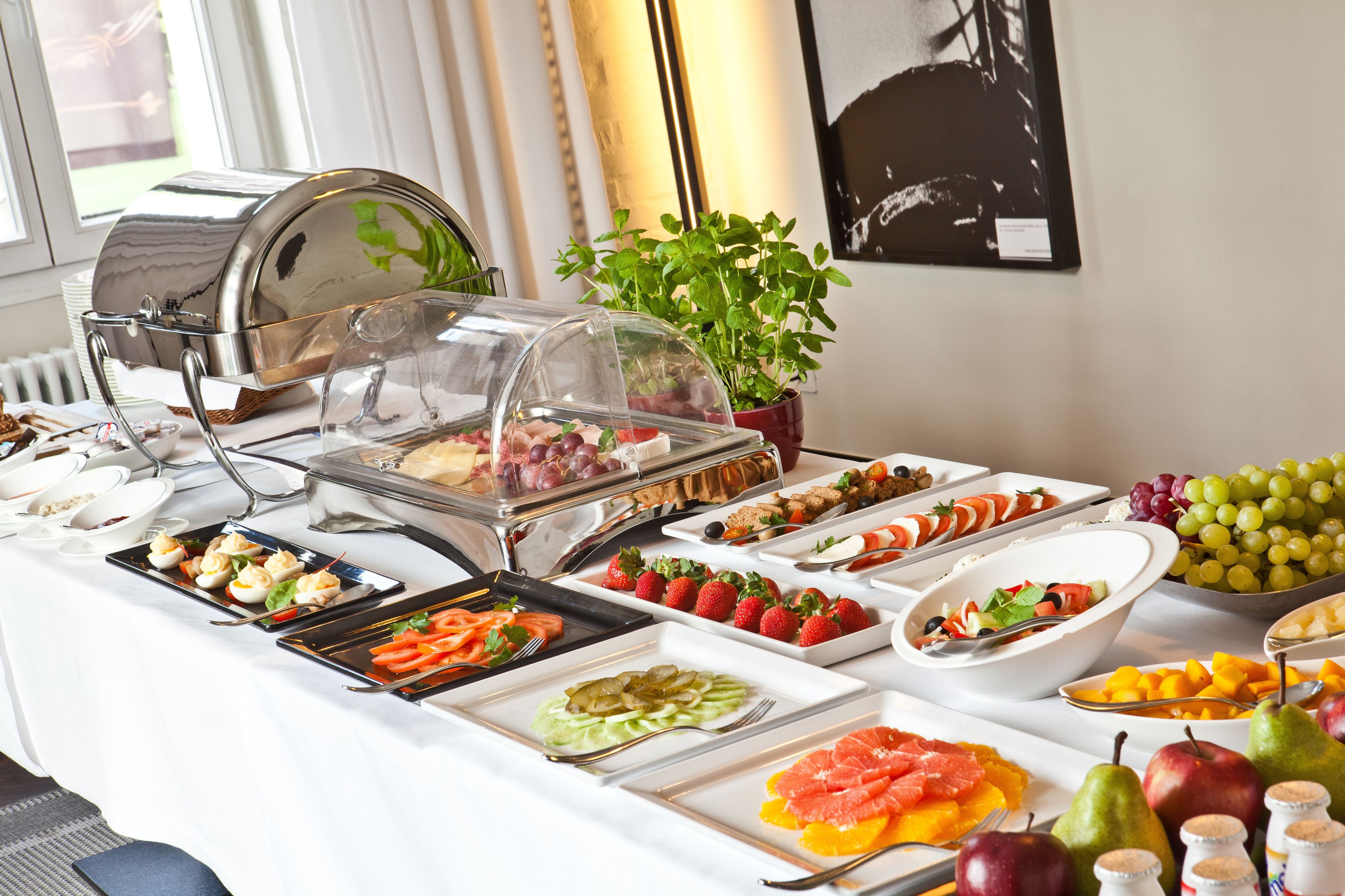 daily buffet breakfast (pln 65 per person)