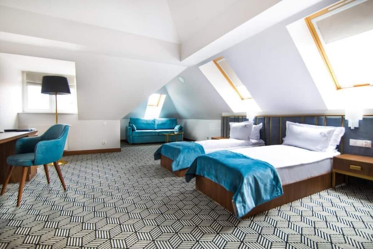 Premium bedding, minibar, in-room safe, iron/ironing board (on request)