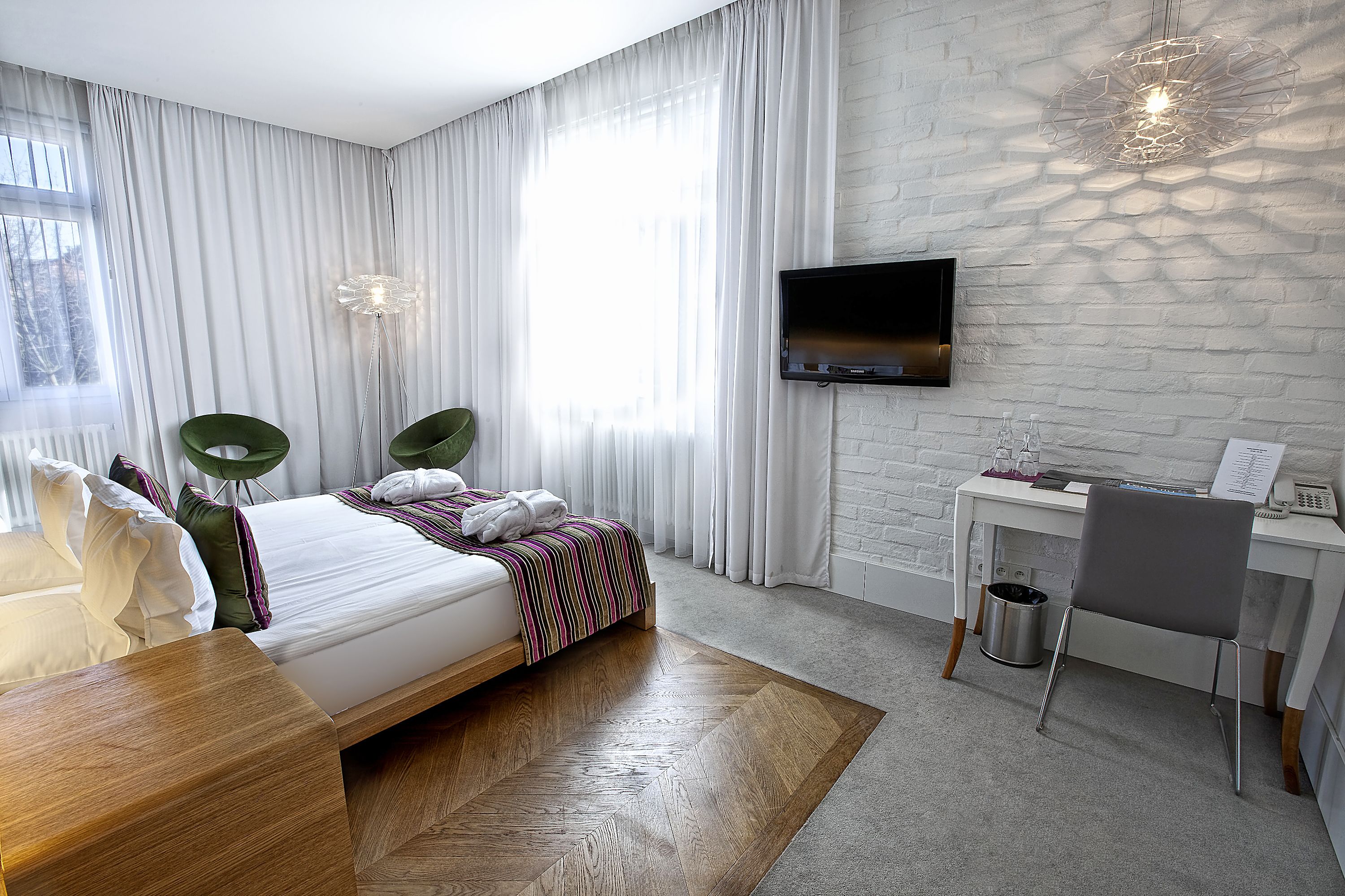 comfort room, 1 queen bed | living area | lcd tv