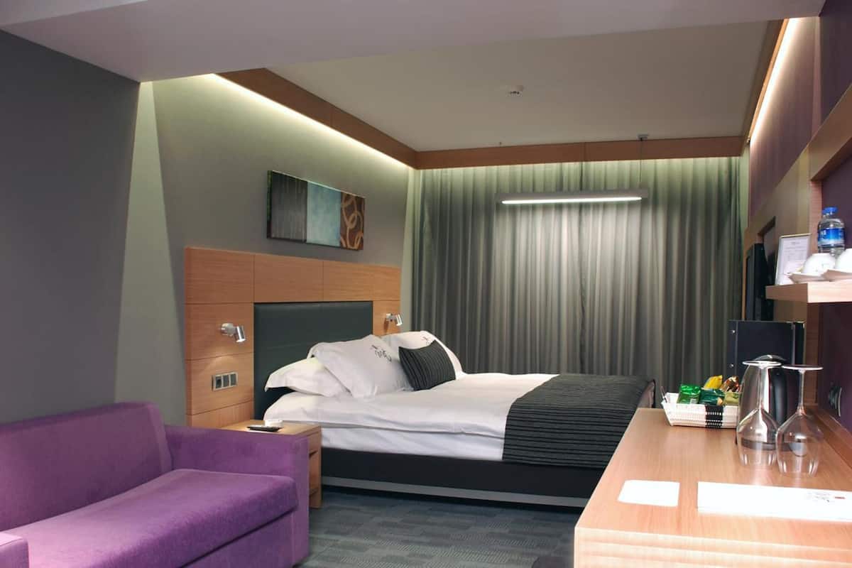 1 bedroom, minibar, in-room safe, blackout curtains