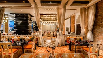 5 restaurants, breakfast, lunch served; local and international cuisine