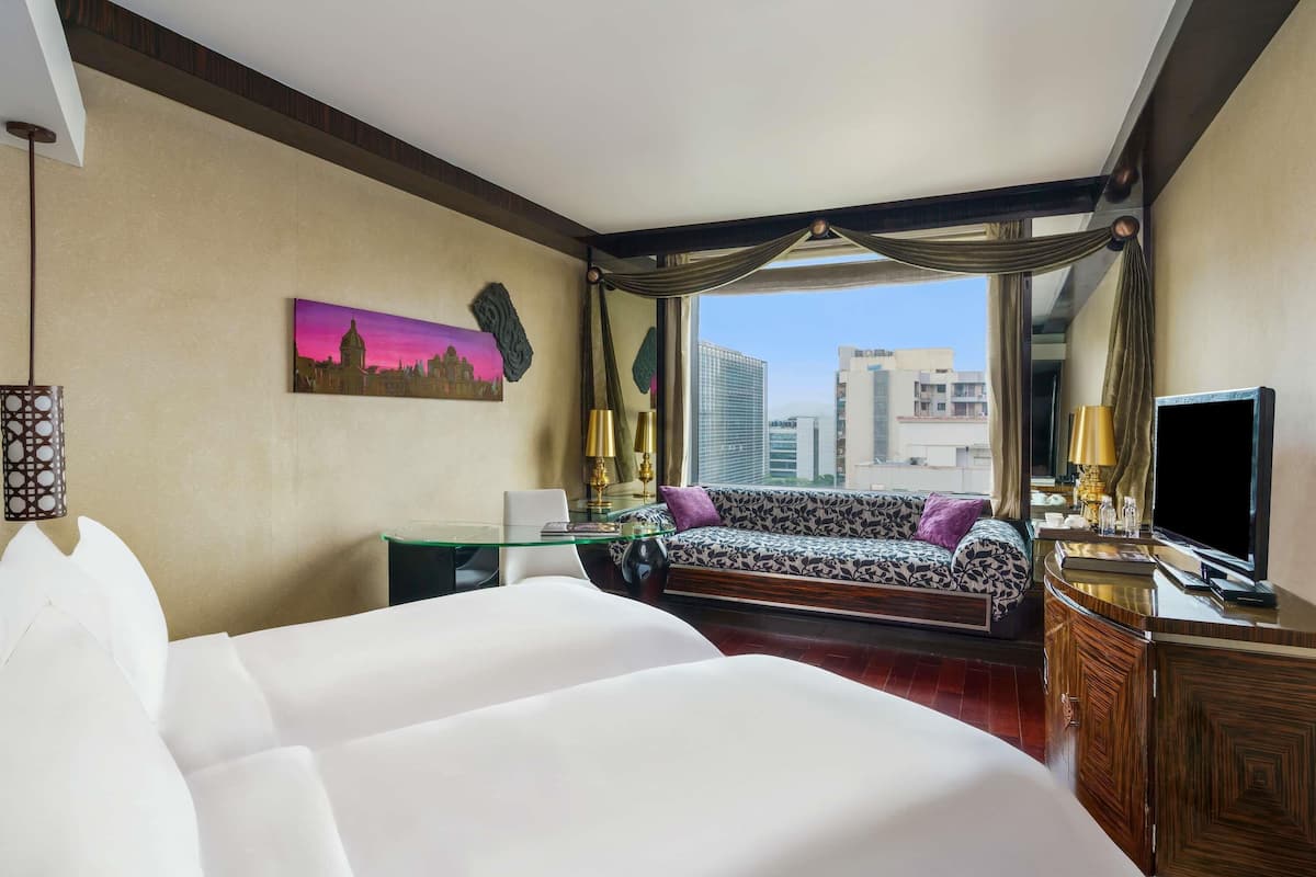 1 bedroom, premium bedding, down duvets, minibar
