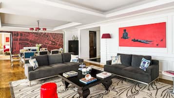 고급 침구, 오리/거위털 이불, 미니바, 객실 내 금고