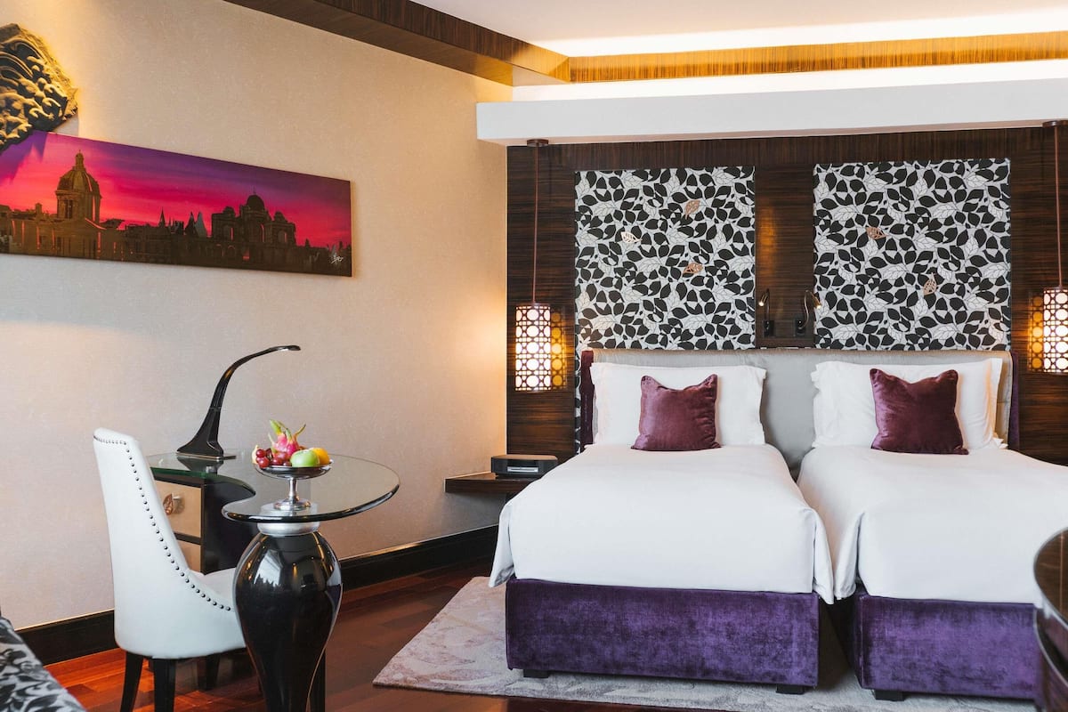 Room, 2 Single Beds, Club lounge access | 1 bedroom, premium bedding, down duvets, minibar