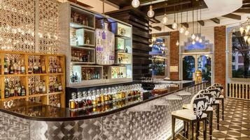 5 restaurants, breakfast, lunch served; local and international cuisine