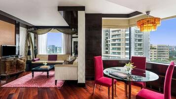 Ropa de cama de alta calidad, cubrecamas y minibar