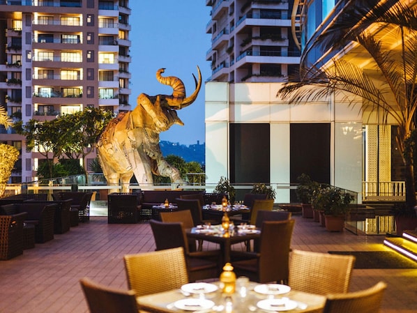 5 restaurantes: opção de café da manhã, almoço e jantar