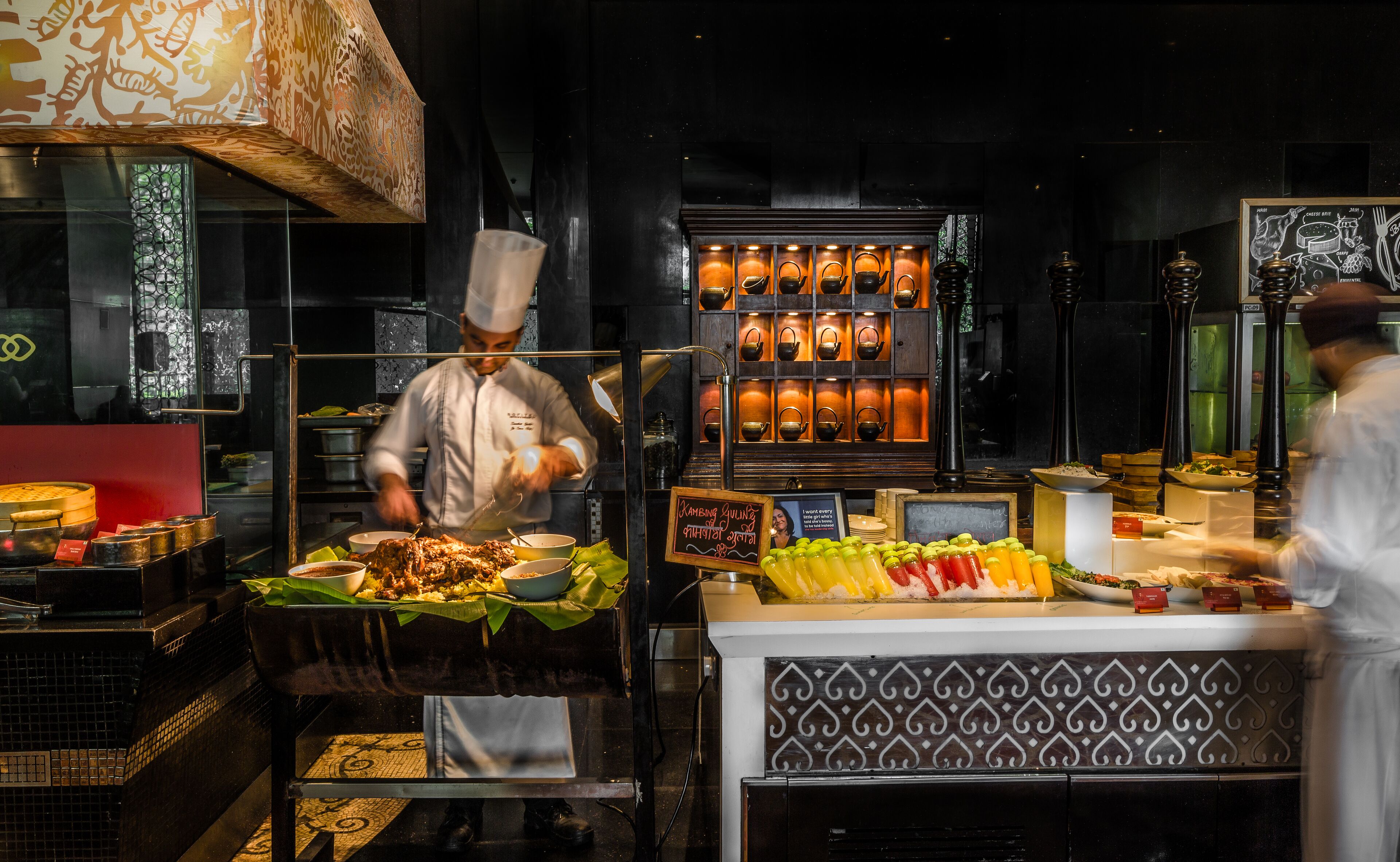 5 restaurants, breakfast, lunch served; local and international cuisine