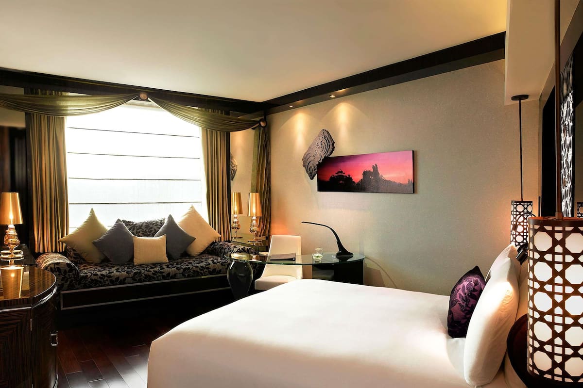 Premium bedding, down duvets, minibar, in-room safe